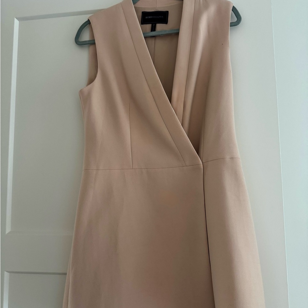 BCBGMaxAzria Blush Sheath Mini Dress V-neck Sleeveless Cocktail